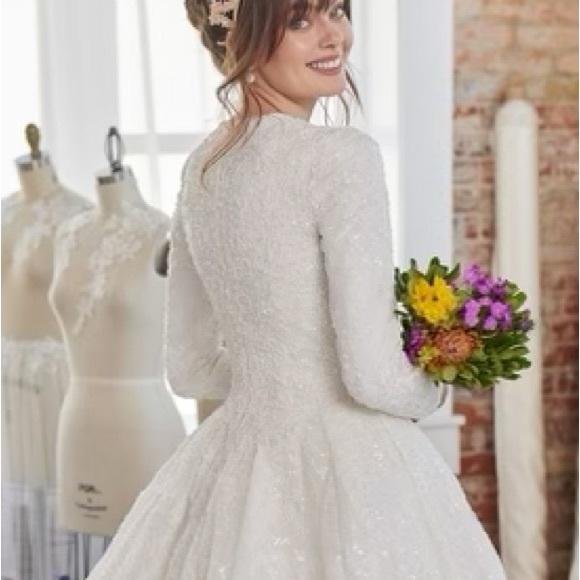 Discontinued Maggie Sottero wedding dress! - Picture 5 of 9